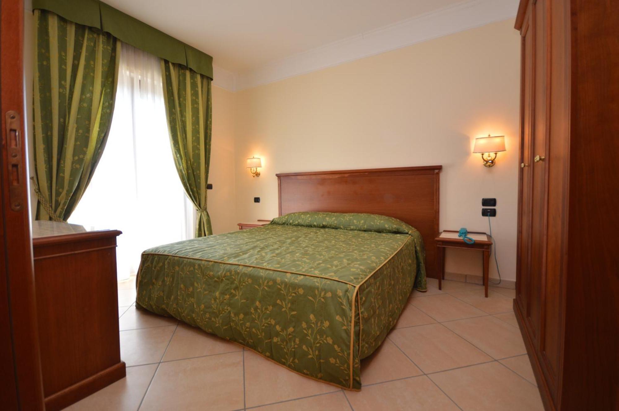 Hotel Residence Il Gabbiano Чиро-Марина Номер фото