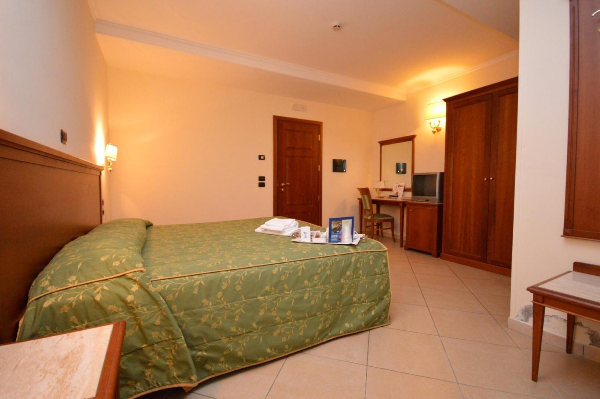 Hotel Residence Il Gabbiano Чиро-Марина Номер фото